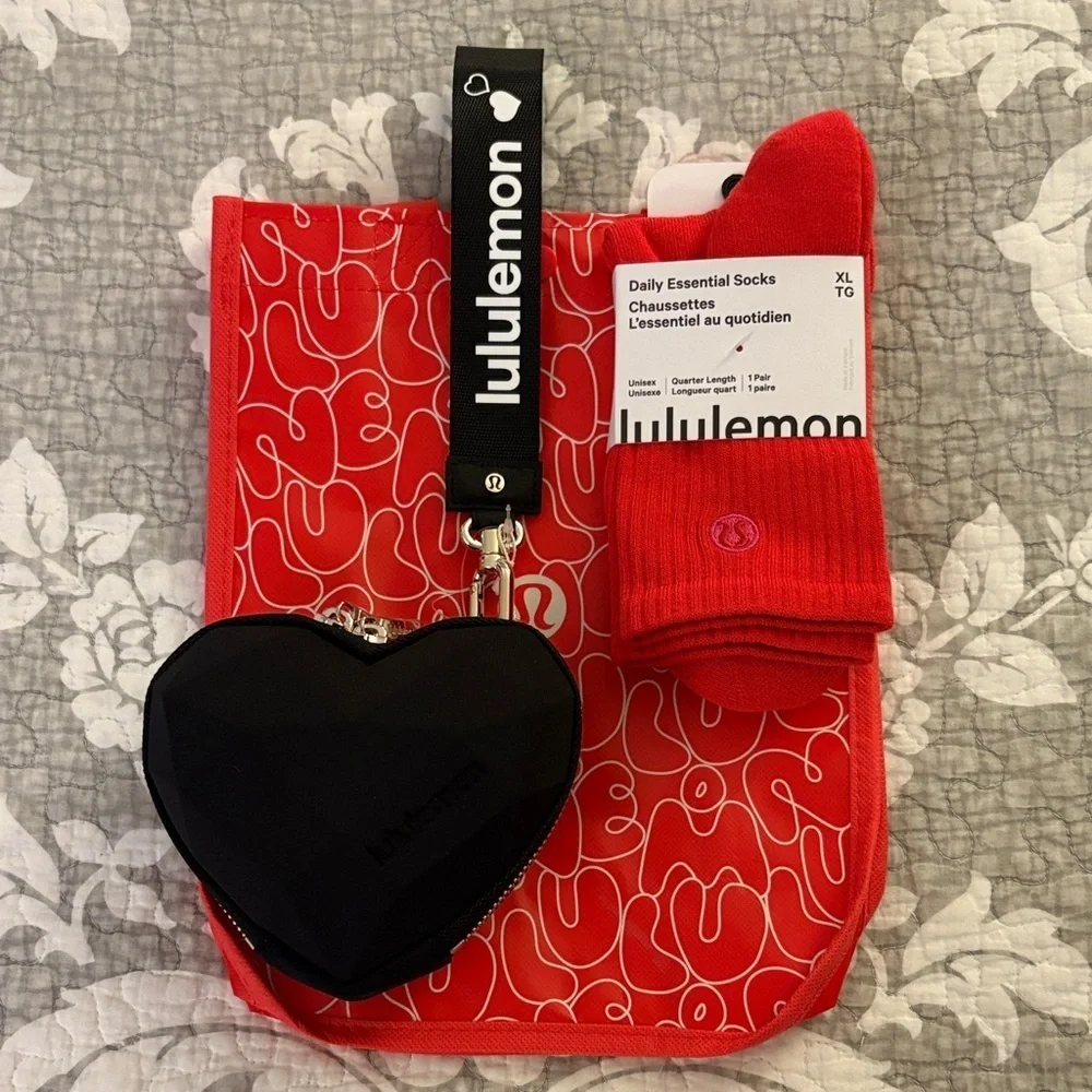 🖤Lululemon Heart Wristlet~Daily Essentials Socks & Lululemon Bubble Shopper~NWT